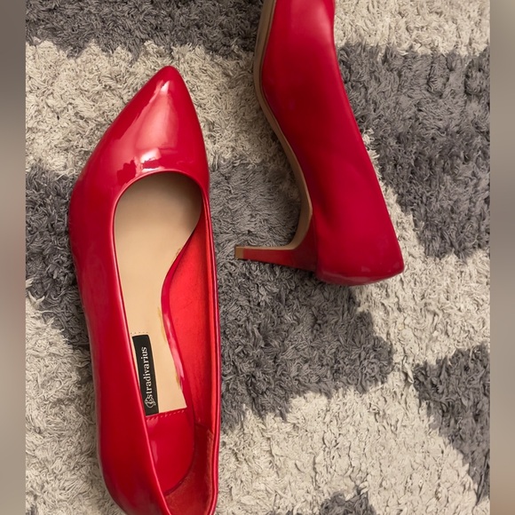Stradivarius size 37 bright red patent leather kitten heel pumps - Picture 4 of 11